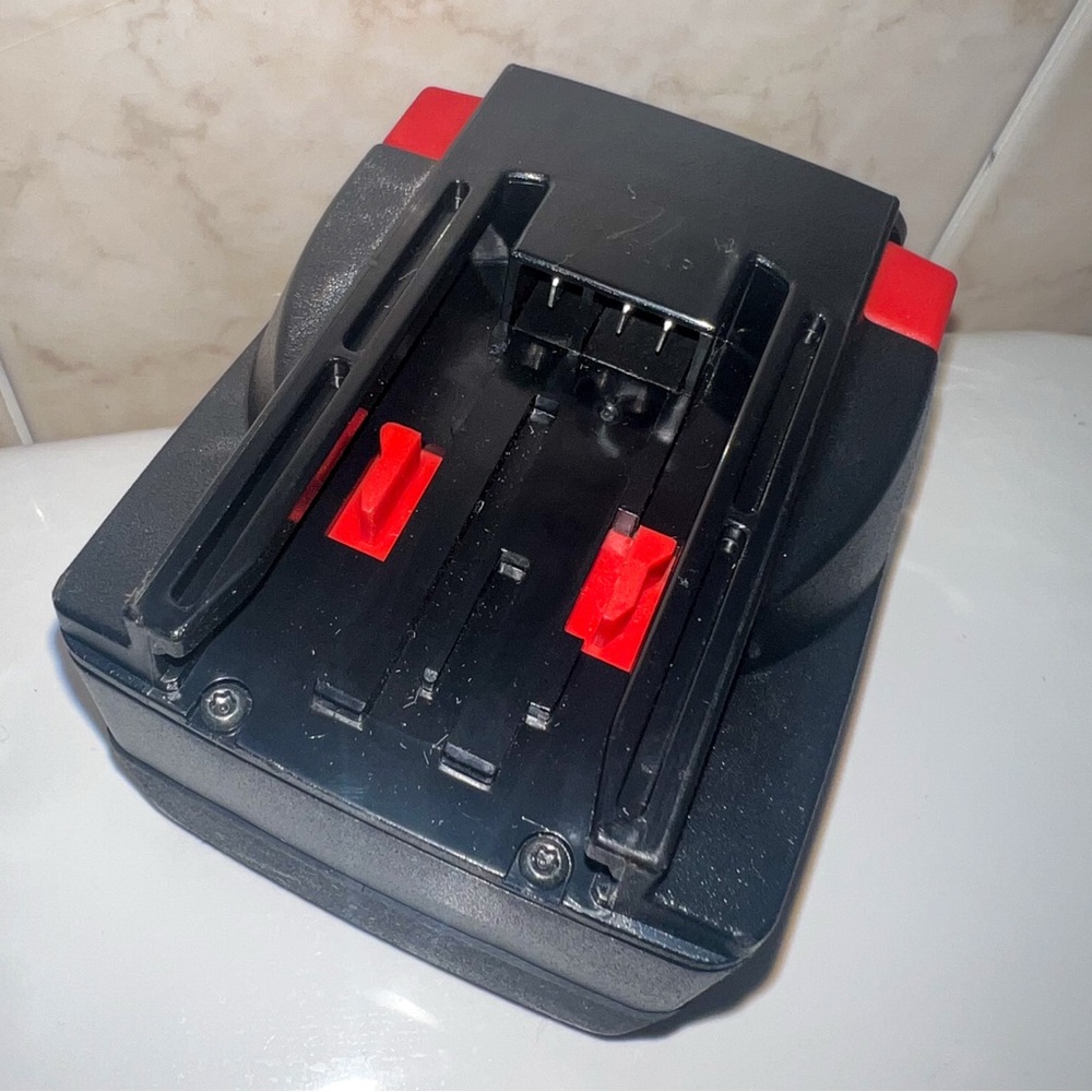 ❌SOLD❌ Milwaukee V18 Lithium-Ion Battery Charger (48-11-1830) - Picture 5 of 7